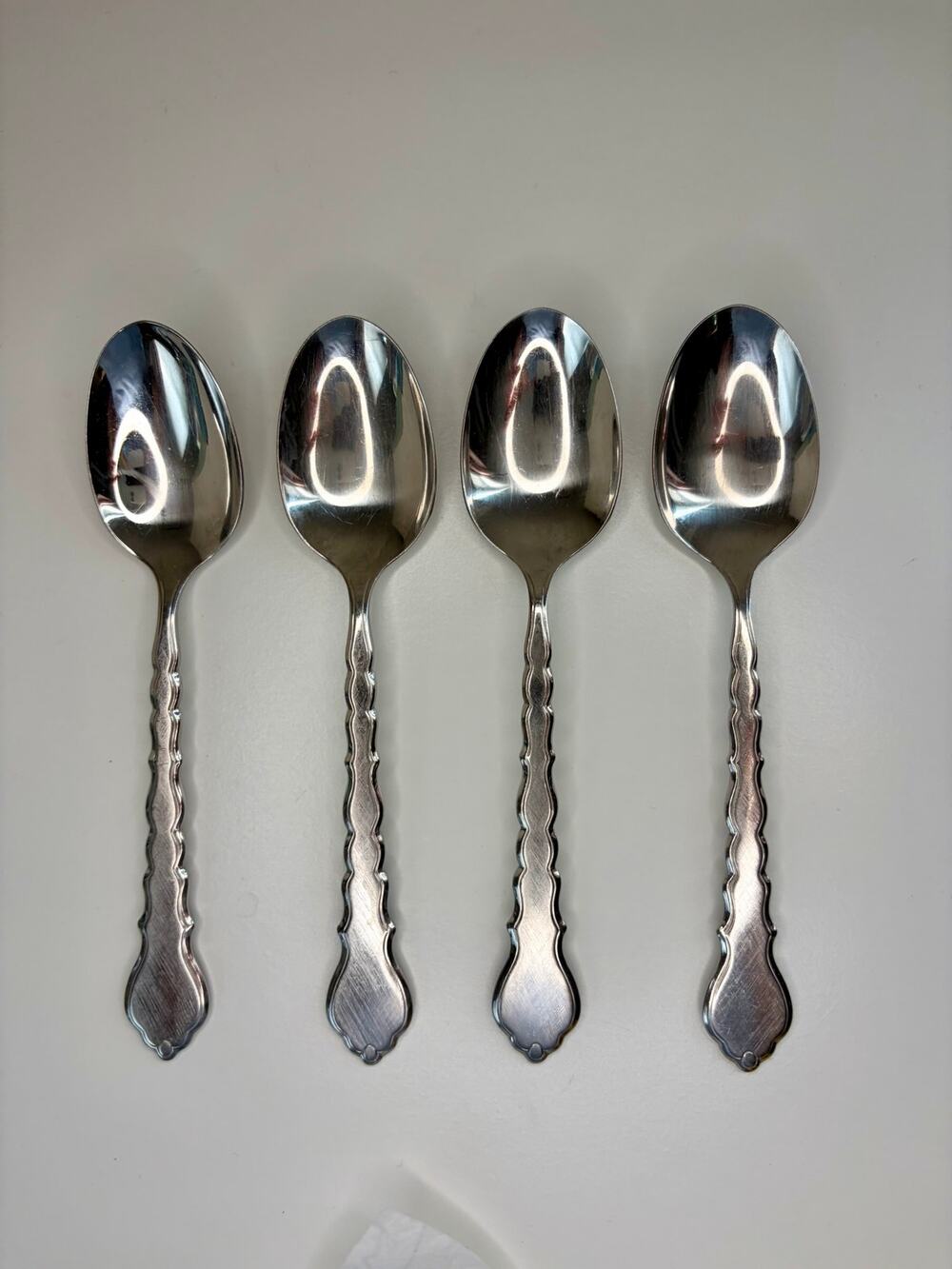 Oneida Cello Place/Oval Soup Spoon Set of 4